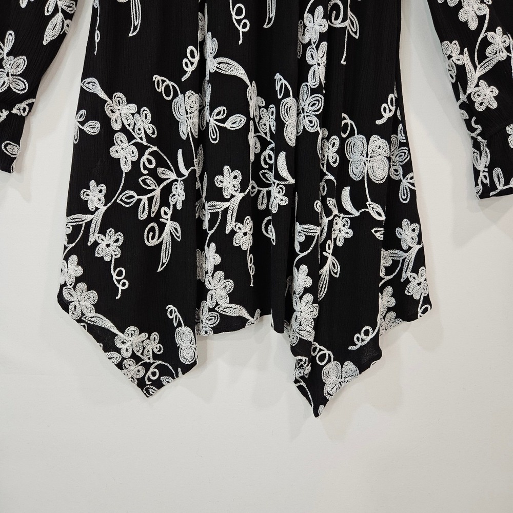 Womens Black Floral Boho Embroidered Peasant Tunic Top Asymmetrical Hem 2XL - Picture 3 of 12